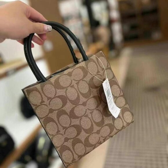 NWT Coach Mini Cally Crossbody In Signature Canvas With Varsity Motif cf381 - Picture 3 of 6